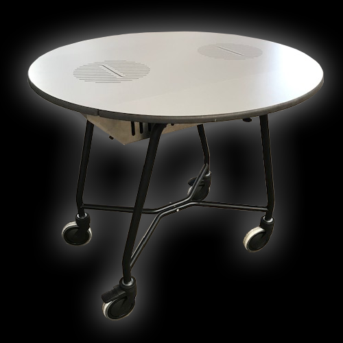 Serviertisch mit Induktionsgeräten Serviertisch mit Induktionsgeräten
